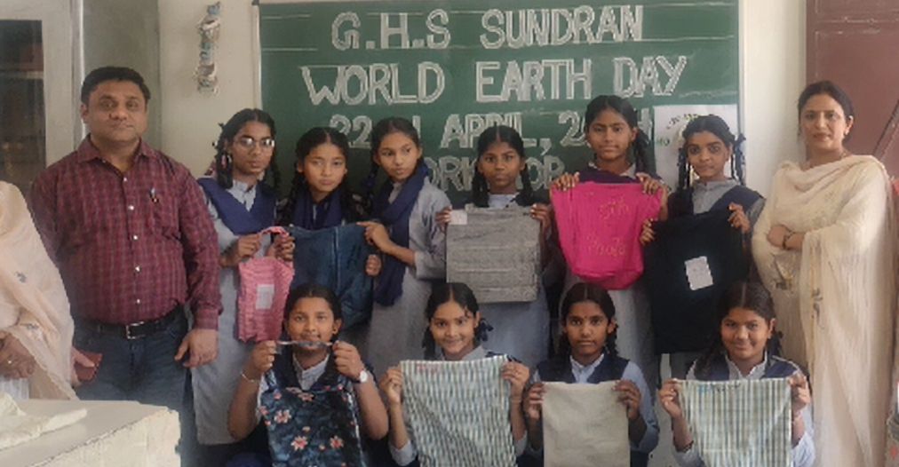 APEXSDG17's tweet photo. We're thrilled to spotlight G.H SCHOOL SUNDRAN, For their outstanding Earth Day sustainability efforts!  Students have practices by crafting reusable cloth bags, to reducing plastic waste is truly inspiring!
#UNSDGs #MoE #HEIs #Schools #EarthDay #Sustainability #G.H.SCHOOL https://t.co/KwdsKKXXm0