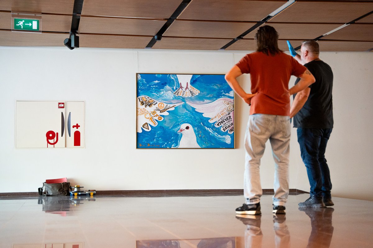 Het teamartwork van vorig jaar, met daarin bijdrages van o.a. Froukje, Son Mieux, BöKKERS Blanks en DI-RECT, is het komende jaar voor iedereen te bezichtigen in Provinciehuis Overijssel! 🎨