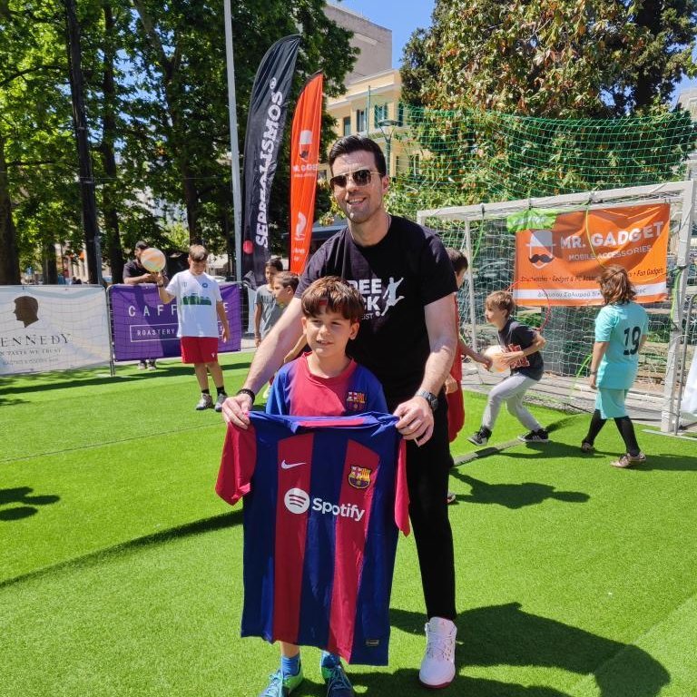 👟⚽️ The @HellasEst organized a Free Kick Contest in Serres, together with @InterClubGreece, to support an institution for children with special needs.
⏩ In 10 days' time, the initiative will be repeated in Thessaloniki.

❤️💙 #FemBarçaFemPenya #ForçaBarça