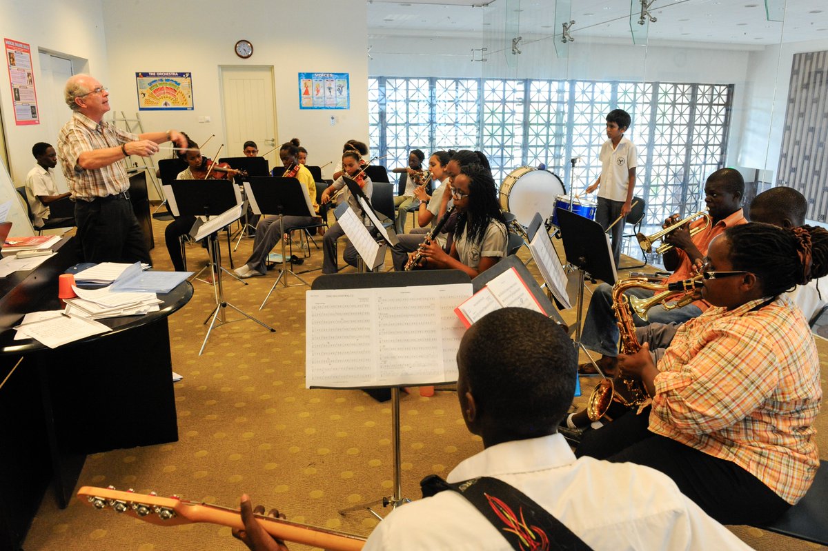🎺 For #ThrowbackThursday, we're taking you back to a Junior School music class in 2013 at the Aga Khan Academy Mombasa.

#AgaKhanAcademyMombasa alumni – do you see yourself? 👀

#AKDN #AgaKhanSchools #ExcellenceInEducation #History #Memories #Music @akdn @iborganization