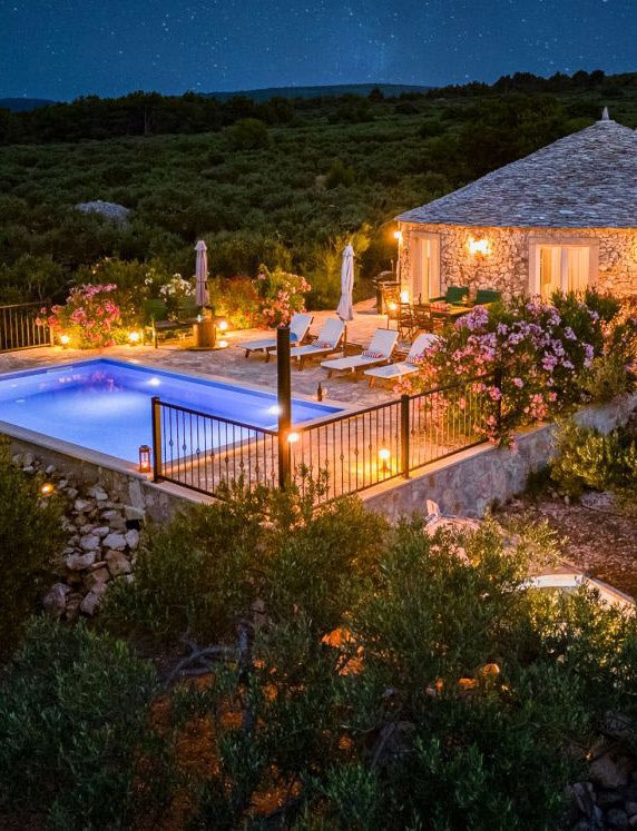 Island Brač, Getaway Heritage House <a href="/VisitBrac/">Visit Island Brač</a> 
🗯️ Luxurious private accomodation on the island of Brač for 6 persons. Unique accommodation in a stone house in a typical old Dalmatian style in the middle of a large olive grove provides maximum privacy. 👉 visit-croatia.hr/en/island-brac…