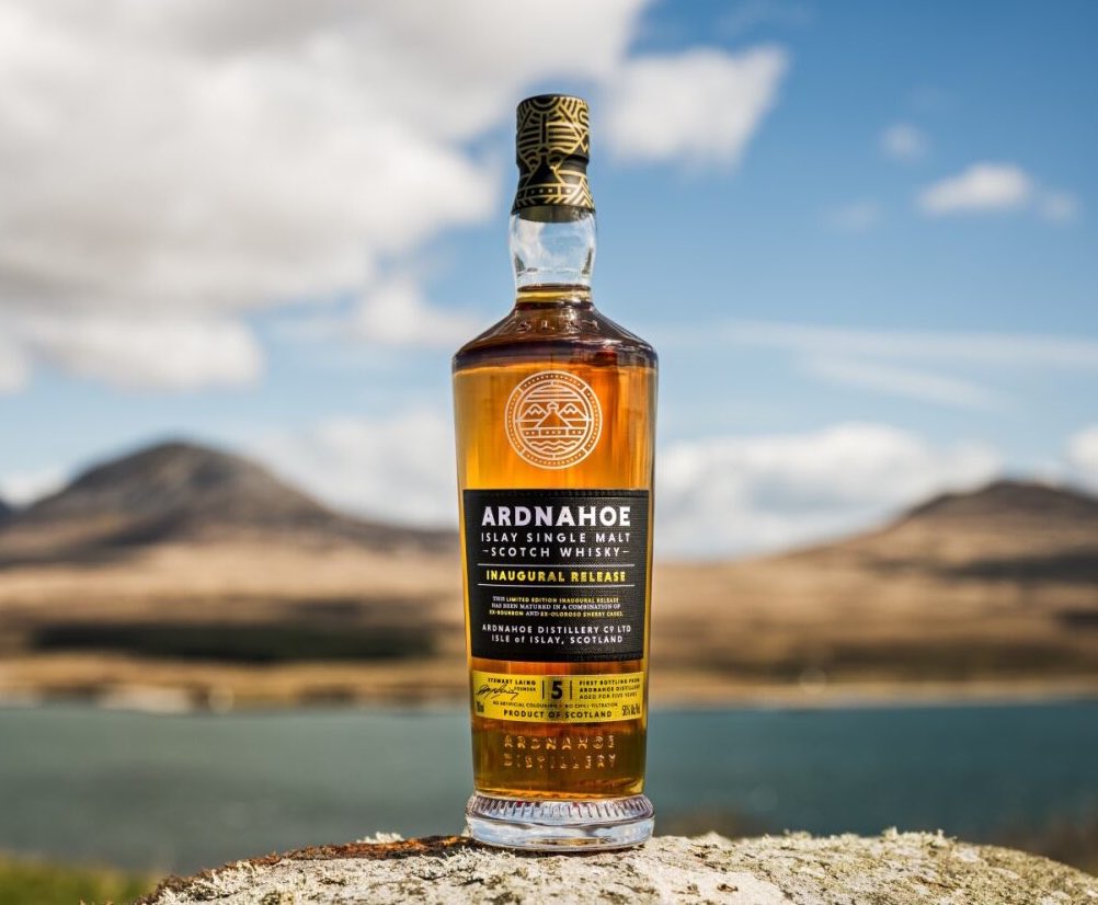 Ardnahoe destilerija sa ostrva Islay je predstavila svoj prvi viski. Ardnahoe Inaugural Release je 5 godina star single malt viski koji je sazrevao u kombinaciji ex bourbon i ex Oloroso sherry buradi. 🥃