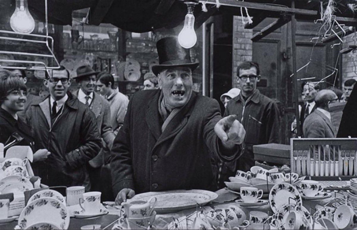 A street trader with a bit of character - stall holders like this top hatted gent in Petticoat Lane Market in 1966 were the lifeblood of a trade that has largely been lost… the-east-end.co.uk/petticoat-lane… #eastend #history