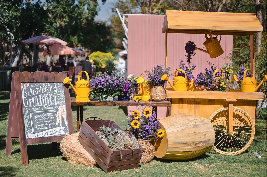 Basking in the golden glow of love- this bright and happy mehndi was all about joy, laughter, and the beauty of new beginnings🌻💫

#Kkingsevents #mehndi #sunflower #decor #inspiration #luxurywedding #weddingplanner #weddingplanning #destinationwedding #decorations #decorplanning