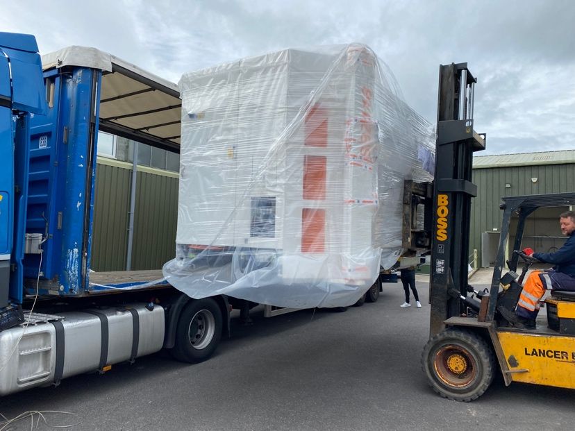 elumatecUK's tweet image. Another #elumatec SBZ 118 delivered to its new home, this time at a customer in #Somerset. But that's not it! We'll be heading back to install their brand new DG244 #saw, EP124 crimper & TS161 bead saw with full bead measuring system! A busy & exciting week👏 #machineinstallation