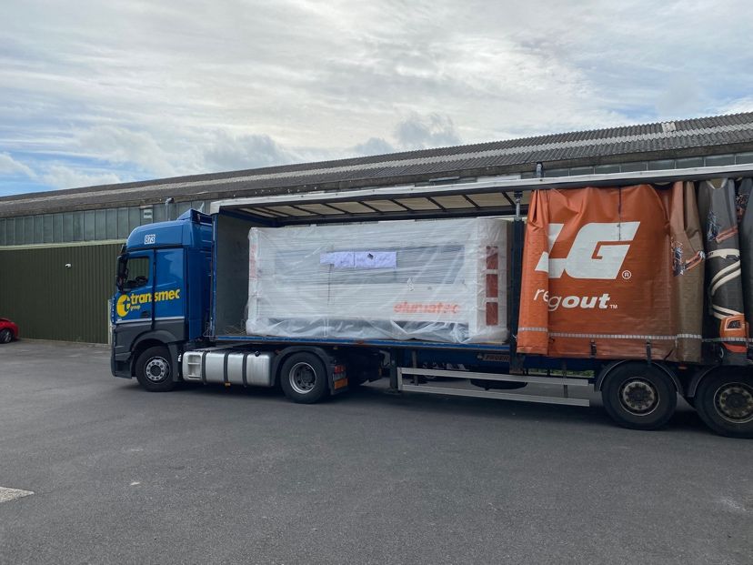 elumatecUK's tweet image. Another #elumatec SBZ 118 delivered to its new home, this time at a customer in #Somerset. But that's not it! We'll be heading back to install their brand new DG244 #saw, EP124 crimper & TS161 bead saw with full bead measuring system! A busy & exciting week👏 #machineinstallation
