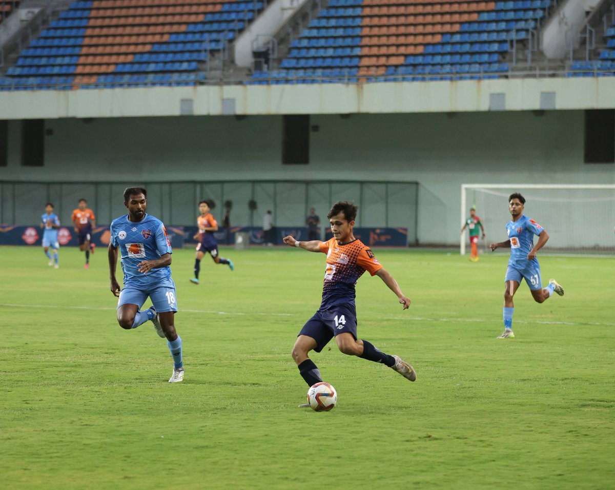 Day 1️⃣ of the Gujarat Super League began in grand style with AIFF President Kalyan Chaubey and GSFA Secretary Mulrajsinh Chudasma gracing the ocassion, alongwith owners of the 6 participating teams! 🙌🏼 @GujaratFootball #gujaratsuperleague #gsl #indianfootball