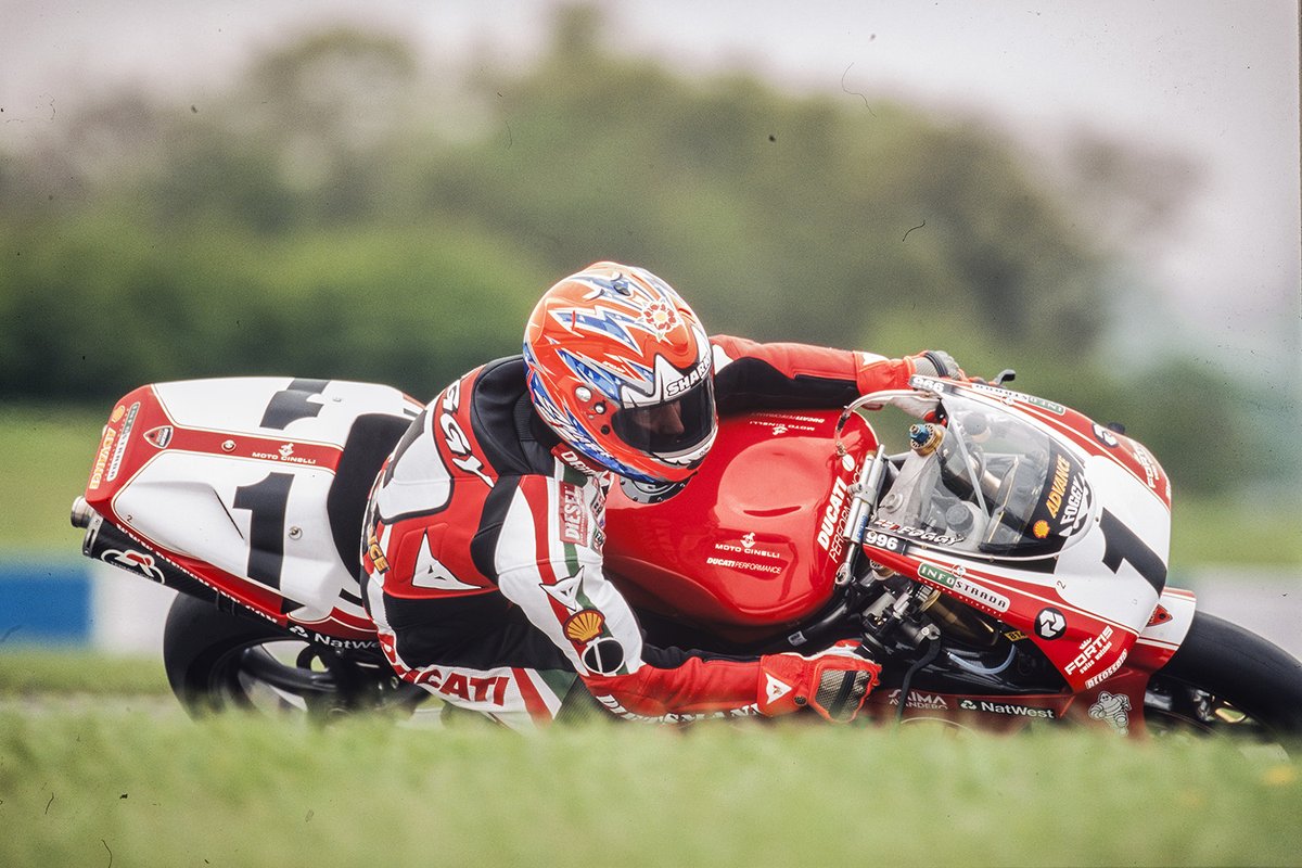 The last win on home soil 🇬🇧 #OnThisDay in 1999, Carl Fogarty took his last #WorldSBK victory in the UK 🏆