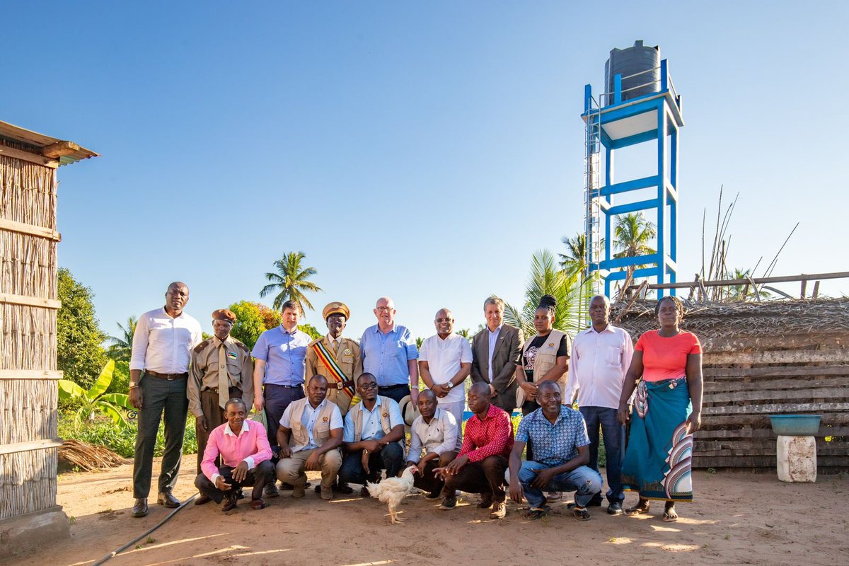 JCFAD visited the Moguba deep well solar-powered water system in Homoine District, providing access to clean water for 2,200 people. The system was built by the Provincial Govt with 🇮🇪’s support, improving community resilience & climate adaptation for year-round access.