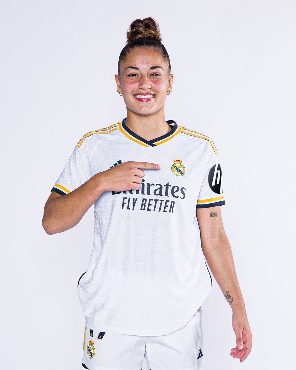 🥳 1️⃣9️⃣ 🥳 🎁🎉 ¡Feliz cumpleaños, @CarlaCamachooo! #FundaciónRM