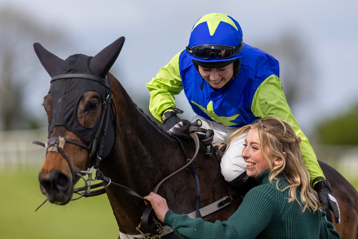 All smiles 🥰

Redemption Day and Jody Townend with groom Georgia Fenwick-Clenell after winning the Grade 1 Champion Bumper @punchestownrace 👏🏆

#FeedYourDesireToWin