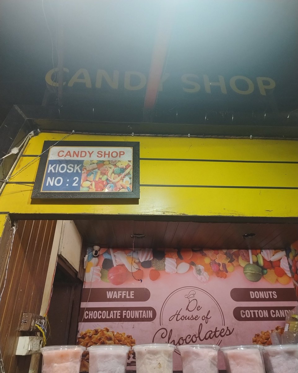 @cfs_telangana @AFCGHMC @GHMCOnline @ZC_Khairatabad @DRonaldRose @CommissionrGHMC @hydcitypolice 

This shop is driven under #teamghmc premises - Vijay nagar colony, masab tank 

₹10 thumbs up, they are mixing lemon & salt n selling at ₹80 for customers ...pls look once, tq