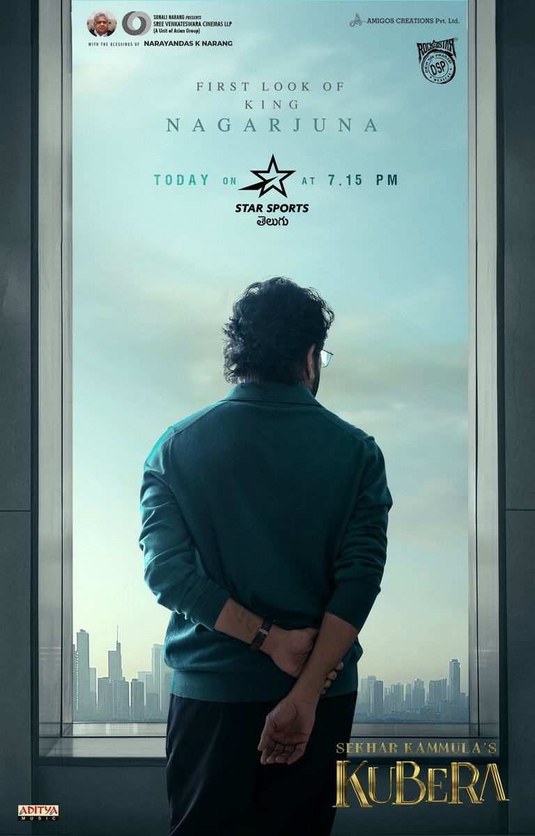 The time is locked for the KING's arrival 😎

@iamnagarjuna's First Look will unleash the storm today at 7:15PM 🔥

#SekharKammulasKUBERA
@dhanushkraja @iamRashmika @sekharkammula @ThisIsDSP @SVCLLP @amigoscreation #Kubera #TeluguFilmNagar