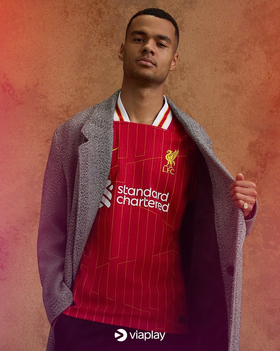 Het 𝐧𝐢𝐞𝐮𝐰𝐞 𝐭𝐞𝐧𝐮𝐞 van Liverpool 🆕🔴 Welk cijfer geef jij het shirt? 👕✨ #ViaplaySportNL #ViaplayVoetbal #PremierLeague #Liverpool