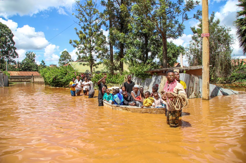 Kenya’s response to floods that have left at least 170 people dead; displaced more than 200,000; destroyed property, infrastructure, and livelihoods across the country; and exacerbated socioeconomic vulnerabilities is inadequate says @hrw hrw.org/news/2024/05/0…