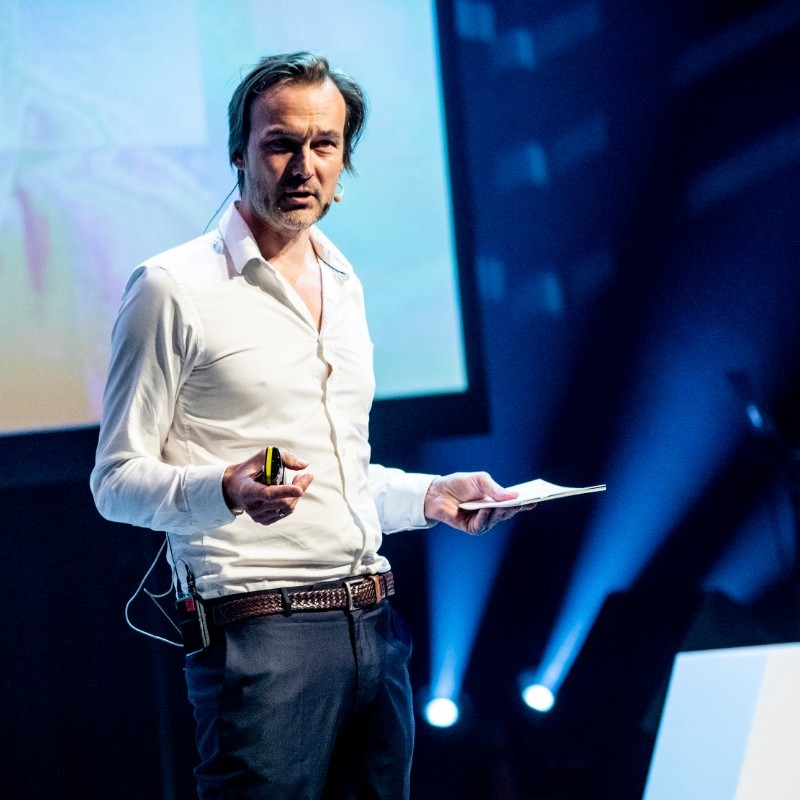 Labrador CMS’ Jan Thoresen on why publishing platforms must have AI embedded into their fabric
mediamakersmeet.com/less-than-10-o… #onlinemarketing #socialmarketing #Branding #marketing #digititech | digititech.com