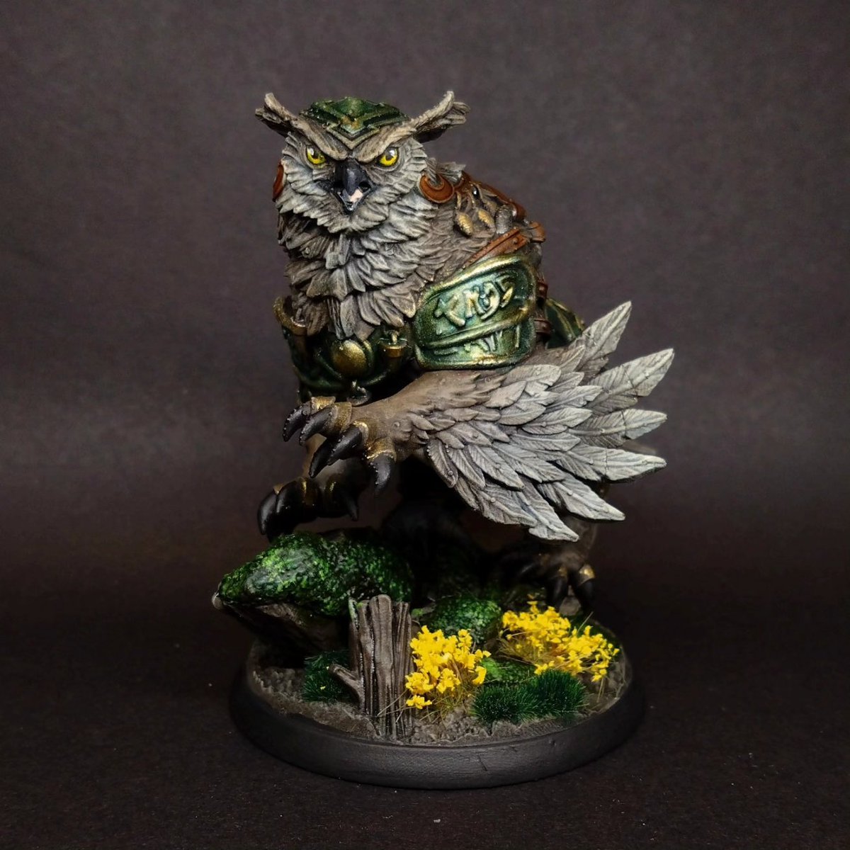 I lost a bit of steam with this model after I managed to drop it off a shelf and thought I had forever lost all the bits. But I managed to find them and found time to finish off the last few bits of this lovely Owl Bear.
Model by White Werewolf Tavern.
#miniaturepainting