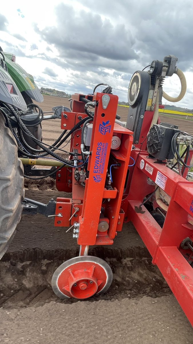 Mark Croal (@croal85) on Twitter photo Good to see <a href="/edwards_farm/">Edwards Farm Machinery</a> products working together to increase accuracy in the drilling operation.
Side Shift allows the operator to keep the drill central on the bed.
The benefit of this can be seen later in the season, particularly with mechanical weeding to follow! ๐ฅ๐ฅ๐ Good to see <a href="/edwards_farm/">Edwards Farm Machinery</a> products working together to increase accuracy in the drilling operation.
Side Shift allows the operator to keep the drill central on the bed.
The benefit of this can be seen later in the season, particularly with mechanical weeding to follow! ๐ฅ๐ฅ๐