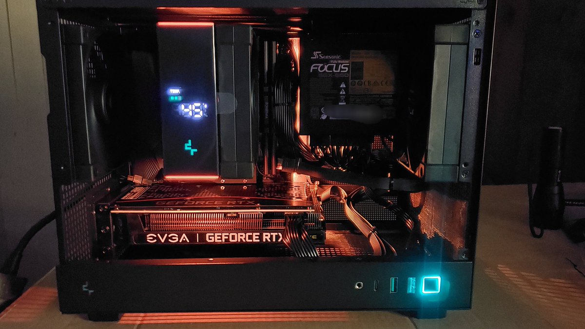 The smol lives! I really like the DeepCool CH160 itx case! Perfect choice for first mini-itx build. Now time for sleep.