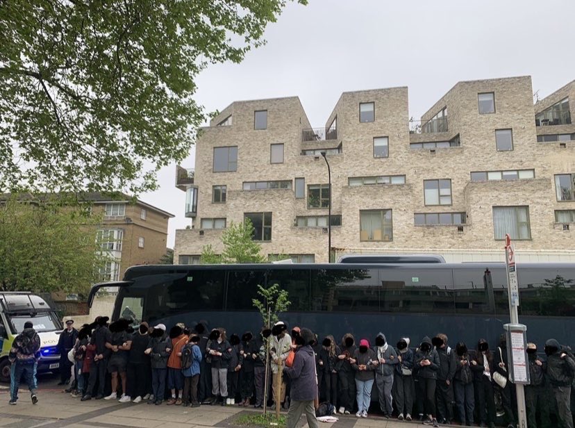 🚨 CALL-OUT: support needed at Best Western Hotel, Peckham, SE15 5EU 🚨 Comrades have stopped our friends being taken to the Bibby barge - but more numbers needed! We’ve also learned the coach is meant to be taking people from three other hotels en route (see next tweet):