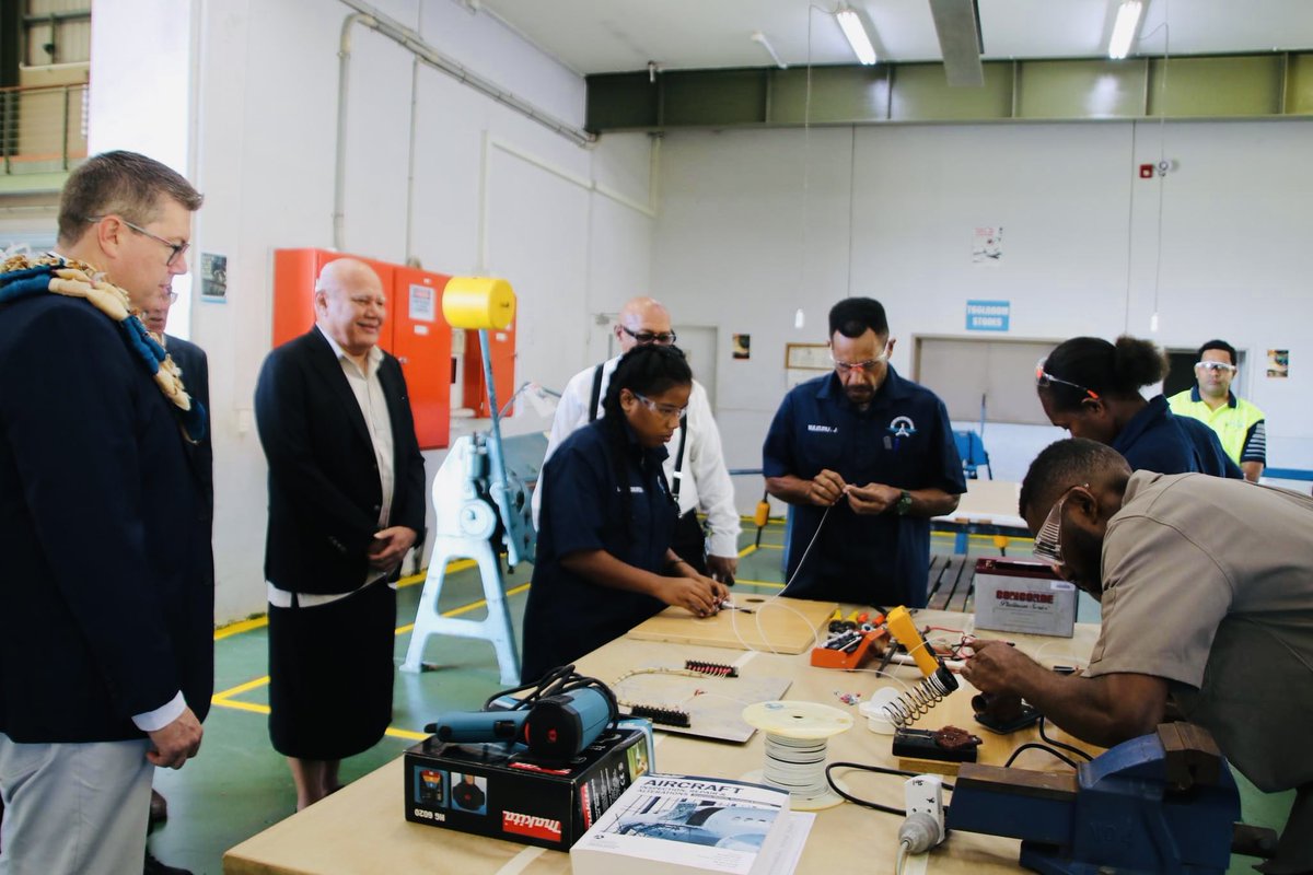 1/2 | A pleasure to join 🇦🇺 Minister for Defence Industry, International Development & the Pacific, @PatConroy1 touring the @FNUFiji Aviation Academy, Nadi. A $100m and a five-year commitment for the Australian Pacific Partnership on aviation in Fiji was announced.