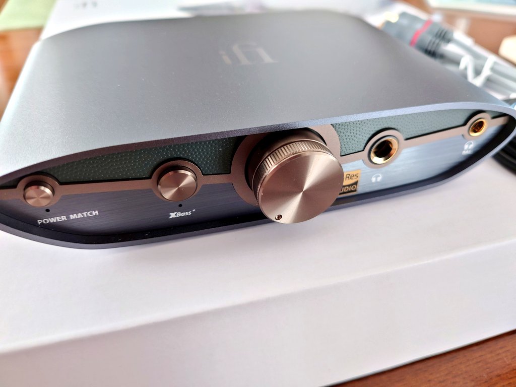 ヨドバシで見かけて、ZEN DAC 3を購入。 高級感のある見た目。hip-dacとは全く違う音！