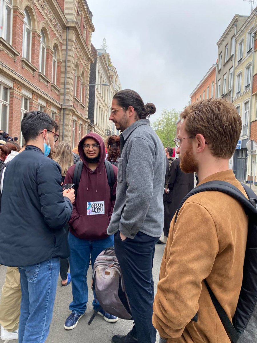 ✊ Les étudiant•es mobilisé•es sont l'honneur de la France ! 

Bravo aux étudiant•es de l'ESJ et Sciences Po Lille qui ce matin défendent la voix de la Paix ! 

Honte à Darmanin et à son préfet qui leur ont envoyé les CRS à l'aube ! #ContreLaCensure