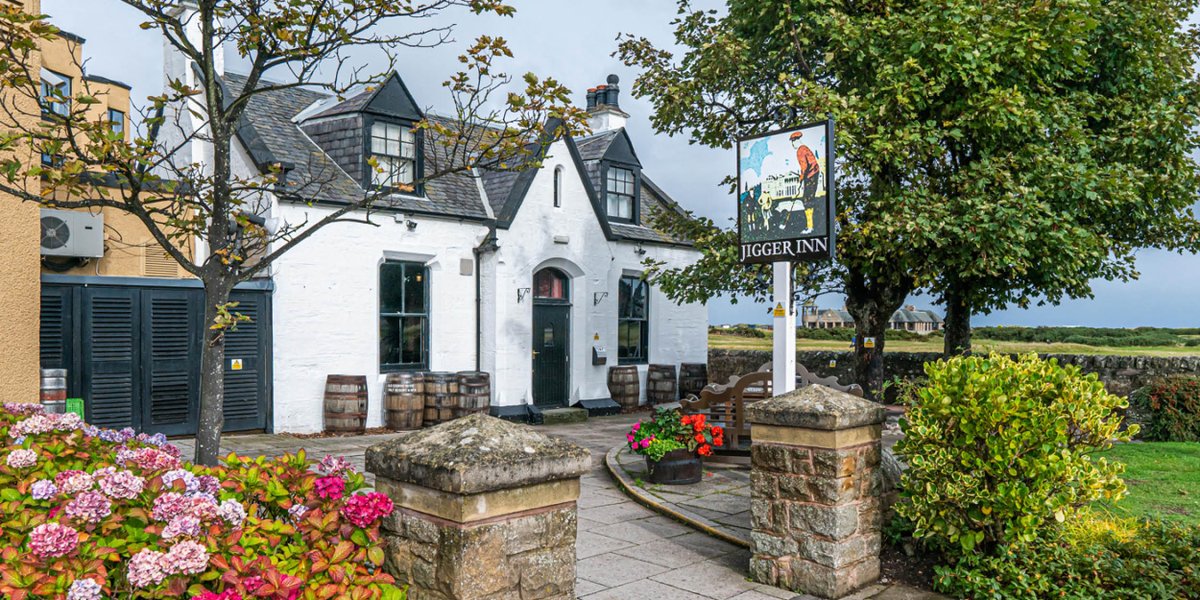 Golf’s most famous pub the Jigger Inn at @OldCourseHotel has reopened in #StAndrews - pubandbar.com/story.php?s=20…