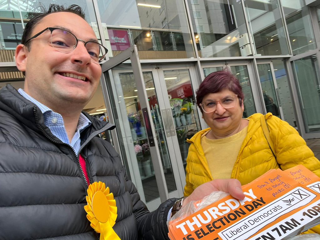 @HFLibDems out in force this morning to get votes out for @robblackie as Mayor and @LondonLibDems as Assembly Members #VoteLibDems on all 3 ballots #WestCentral #RobCan #restoringtrust