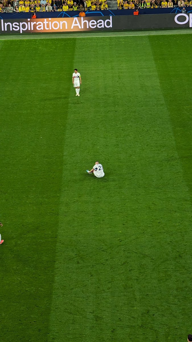 Grosse inquiétude concernant Lucas Hernandez. IRM prévue cet après-midi, le forfait n'est pas encore tout à fait acté, mais les 'sensations ne sont pas bonnes', nous glisse-t-on. @franceinfo @francebleuparis @bruno_salomon