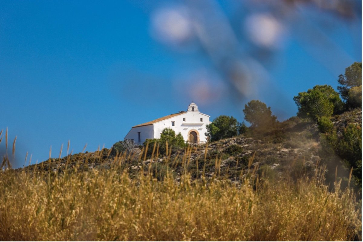 ¿Sabías que…? ⛪️ La ermita original de Sants de la Pedra de Cullera era un edificio alargado con una cubierta de dos aguas y suelo empedrado.  Posteriormente se construyó la ermita moderna habilitándose como Museo del Arroz  🌾. #VisitCullera #CulleraSiempre