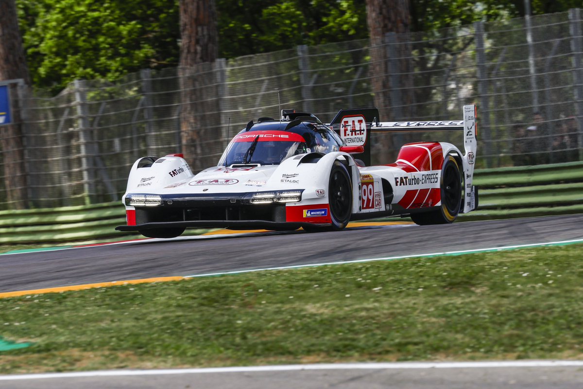 𝐏𝐢𝐜 𝐨𝐟 𝐭𝐡𝐞 𝐝𝐚𝐲. 🤍

(📸 Porsche AG). #WEC #Porsche #EnduranceRacing #Motorsport #Picoftheday