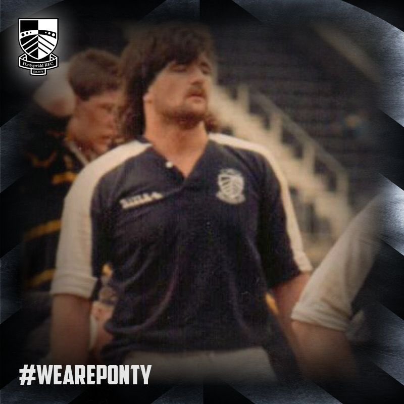 ↩️ THROWBACK THURSDAY | Hall Of Fame Jim Scarlett - 97 appearances, 1988-93 Jim, who was a mobile and aggressive lock, scored 23 tries and became a great favourite with the ‘bob bank’ during his time at Sardis 👊 📝 Full HoF entry 🔗👉 ponty.net/hall-of-fame/s… #WeArePonty 🖤🤍