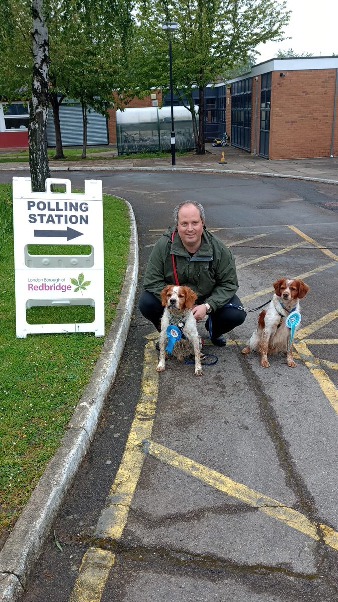 The pups don't agree on everything in politics, but one thing is certain - they want to #GetKhanOut 🗳️ #DogsAtPollingStations