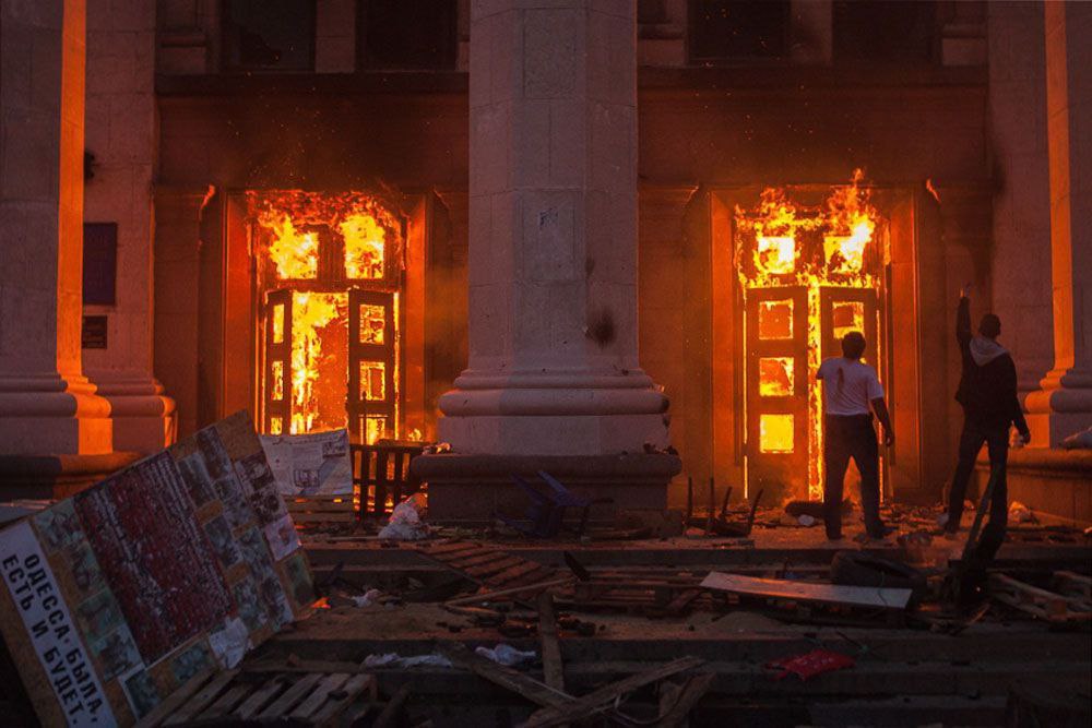 🇺🇦 Il y a 10 ans, le 2 mai 2014, une terrible tragédie se produisait à Odessa.
Des néonazis ukrainiens et des partisans du Maïdan, avec la complicité de la police et des autorités municipales, ont brûlé vifs et tué des dizaines d'habitants d'Odessa qui tentaient de protéger leur…