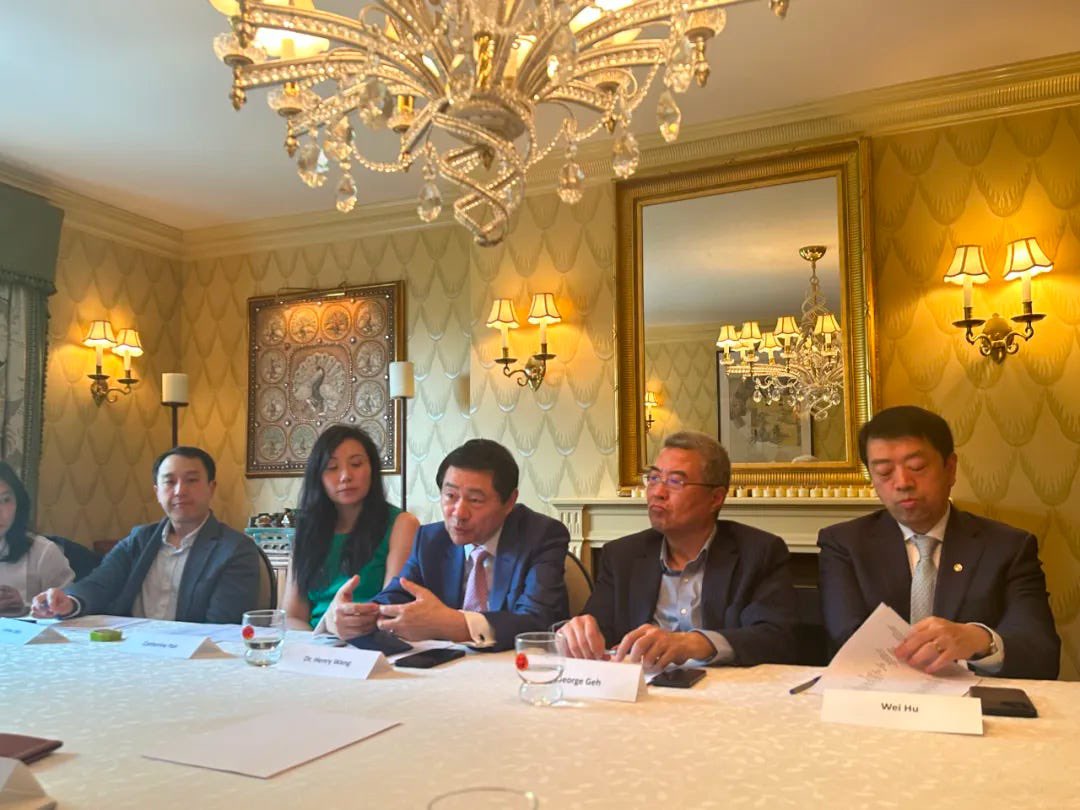 Invited by the China Institute in America, one of the oldest groups in the U.S. that aims to advance understanding of Chinese culture and business, CCG President @HuiyaoWang and Secretary General @mabelmiaoccg attended and spoke at a luncheon meeting in the US, participated by a…