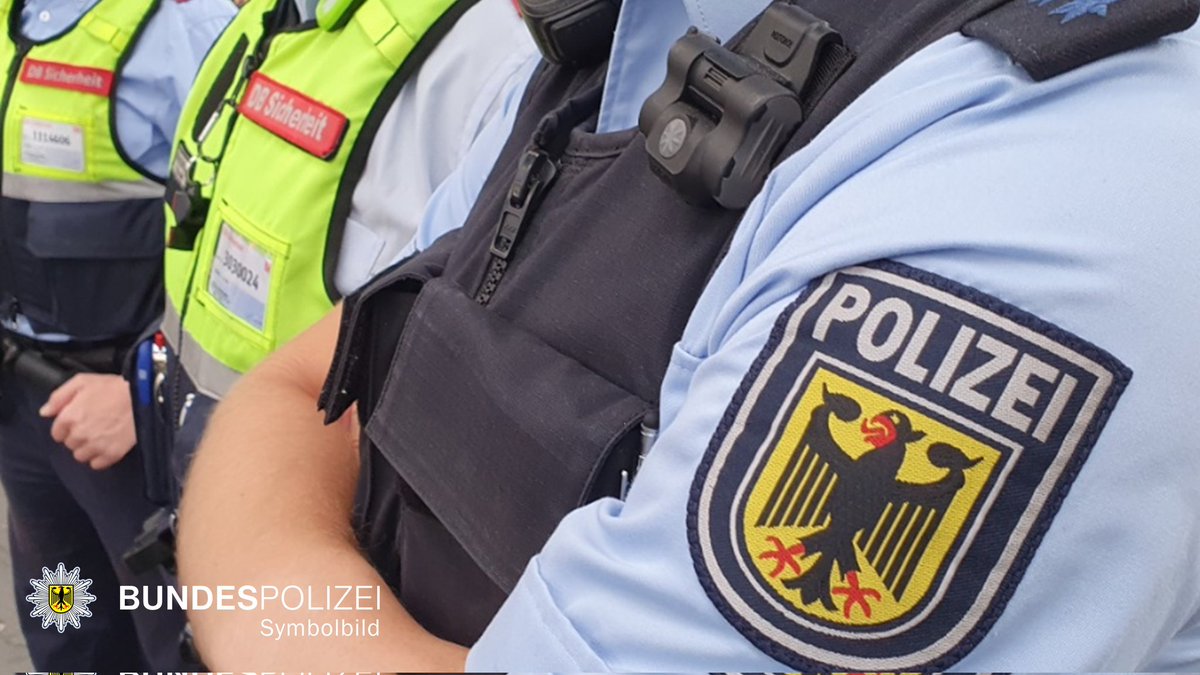 #Festnahme eines 35-Jährigen am #Hauptbahnhof #München, nachdem er eine 49-Jährige sexuell belästigte und eingreifende Sicherheitskräfte der #DeutscheBahn Sicherheit angriff. *M
➡️presseportal.de/blaulicht/pm/6…