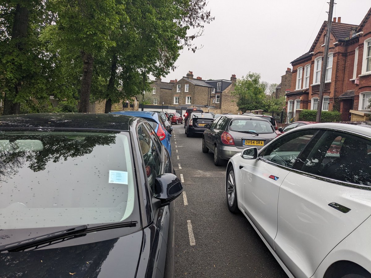 Guernsey Grove: same road, different days. Left: 10 days ago, when Rosendale Primary School was open but local private schools were closed. Right: today, Rosendale is closed for polling but the private schools are open. This level of traffic is unacceptable and unfair.