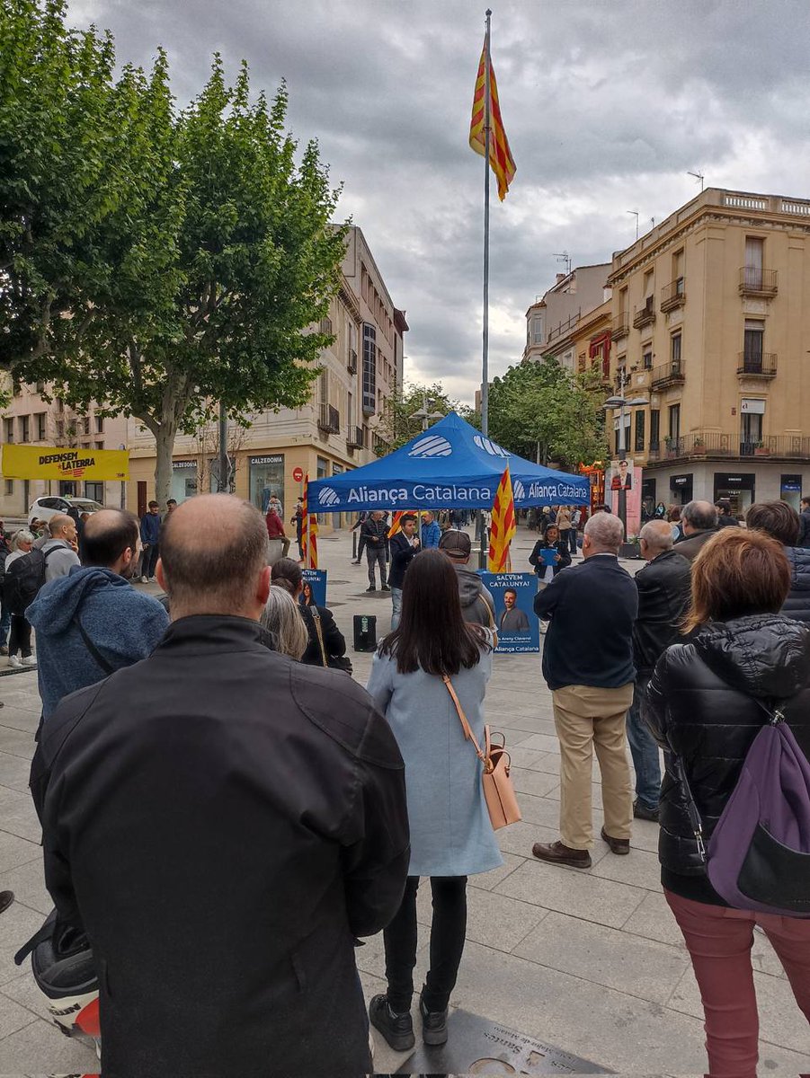 Ahir a #Mataró compartint idees i recollint les inquietuds de votants que volen viure lliures i catalans @CatalunyaAC #SalvemCatalunya ⭐️
