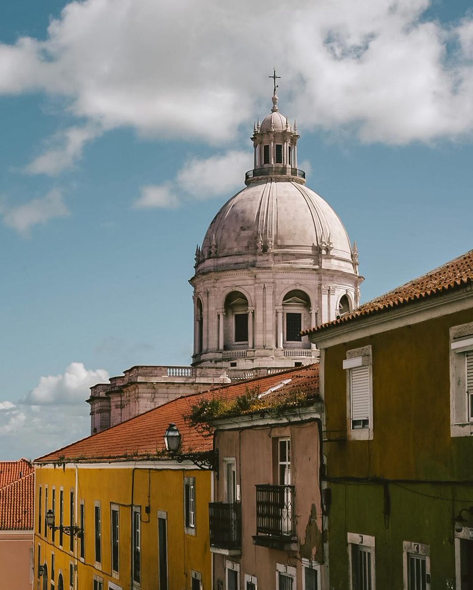 𝗗𝗶𝗱 𝘆𝗼𝘂 𝗸𝗻𝗼𝘄 the National Pantheon is a Baroque building built in the 16th century nowadays is housing the tombs of some of the most illustrious figures of the country? #VisitLisboa visitlisboa.com 📍 Panteão Nacional 📷 @arantzaphotography