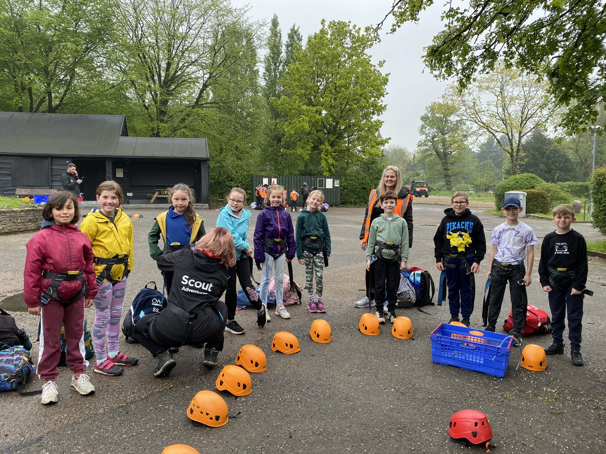 Y4 , first groups getting ready for crate stacking @scoutadventures