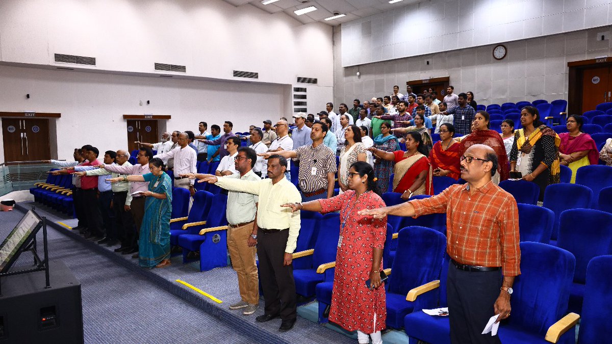 As part of the Swachhta Pakhwada, which is being observed by CSIR-IICT from 1st to 15th May 2024, pledge is taken by all the staff and scholars at CSIR-IICT. @CSIR_IND @DrNKalaiselvi @CSIR_NIScPR @AcSIR_India #swachhatapakhwada2024 #SwachhBharat