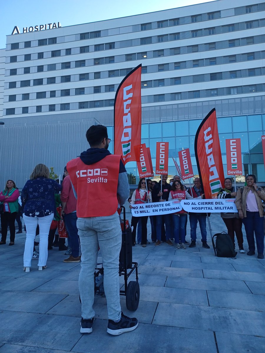 #2deMayo 🔴NO AL CIERRE DEL HOSPITAL MILITAR‼️ La Gerencia del @HospitalUVRocio en su afan x recortar presupuesto en personal acaba de cerrar la UCI y a partir del 1 de junio el hospital.