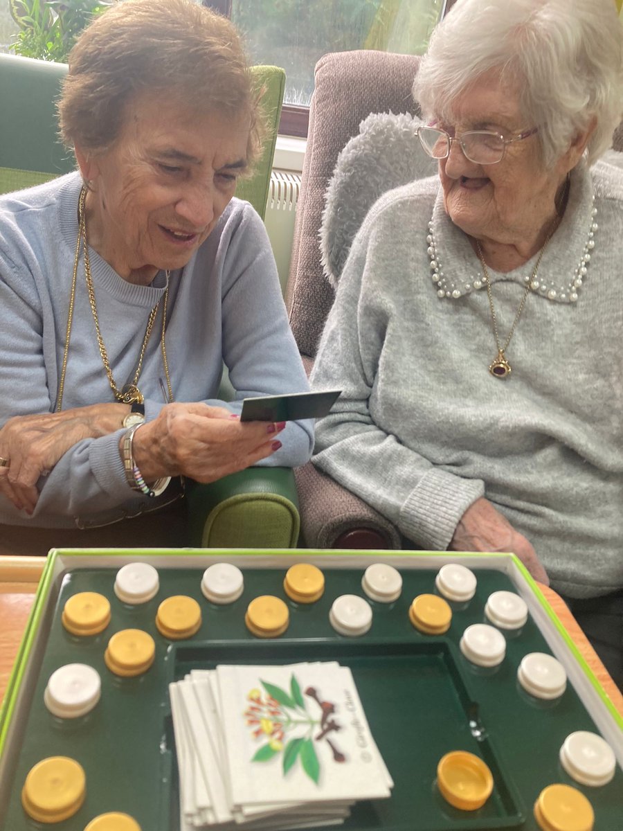 🌺 Senses on overload at our sensory session today! Our residents had a blast guessing the unique scents in our smelling bottles, from zesty lemongrass to indulgent cocoa. 🍃🍫 We love discovering new things together! #CareHome #SensoryExploration #EnrichingLives 🌼