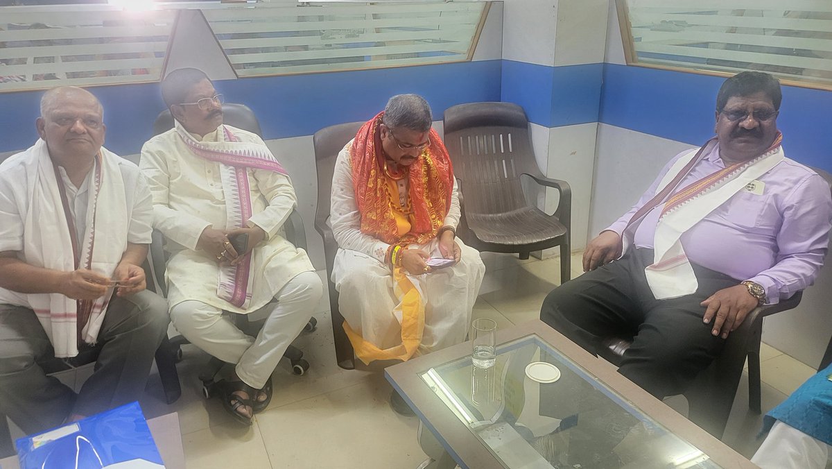 Umion minister @dpradhanbjp after a mega road show in #Sambalpur filed nomination. His proposers sitting next to him are a unique mix of SC, ST, OBC & women. Ramesh Sai, MLA (Gond) Dr Dilip Behra (SC), Pranab Pradhan (OBC) & a women from Brahmin community #LokasabhaElection2024