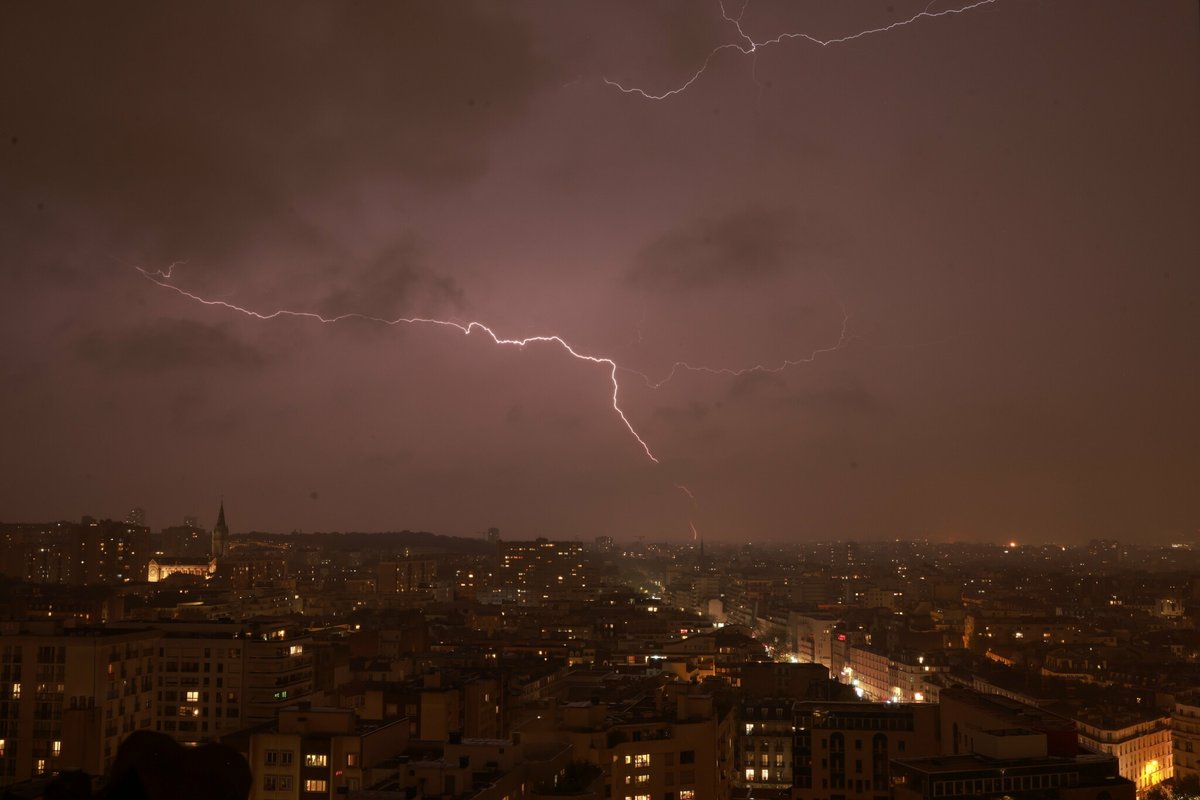 Grêlons, inondations, aéroports… Le bilan des violents orages qui ont touché l’Île-de-France ➡️ l.leparisien.fr/202a