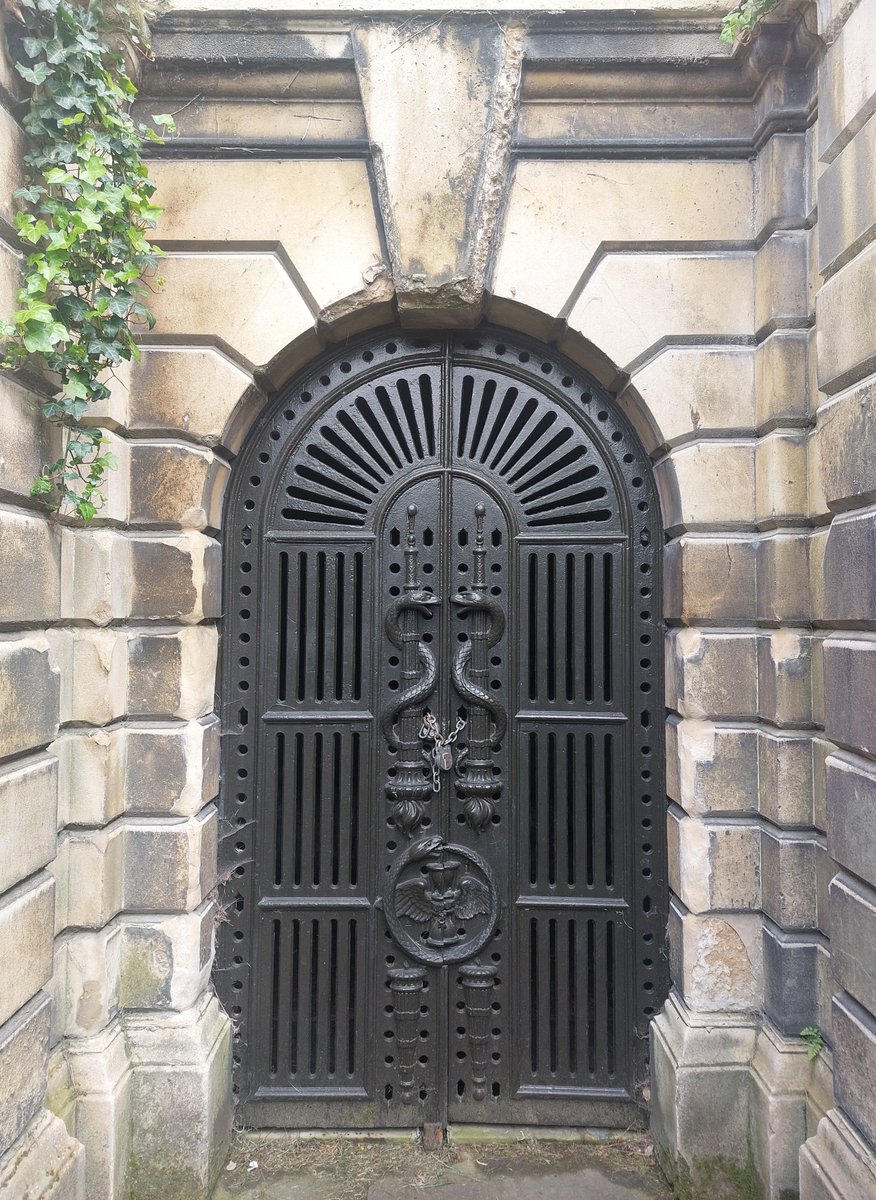 #AdoorableThursday
Truly striking entrance to 1840s catacombs of London's Brompton Cemetery: stairs lead down to heavy #IronworkThursday doors fitted w 
* snakes symbolising eternal life
* winged hourglass circled w ouroboros of eternity
* downturned torches - the light goes out.