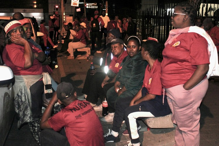 Workers hold vigil outside Gauteng health department, demanding permanent jobs groundup.org.za/article/worker… by Kimberly Mutandiro