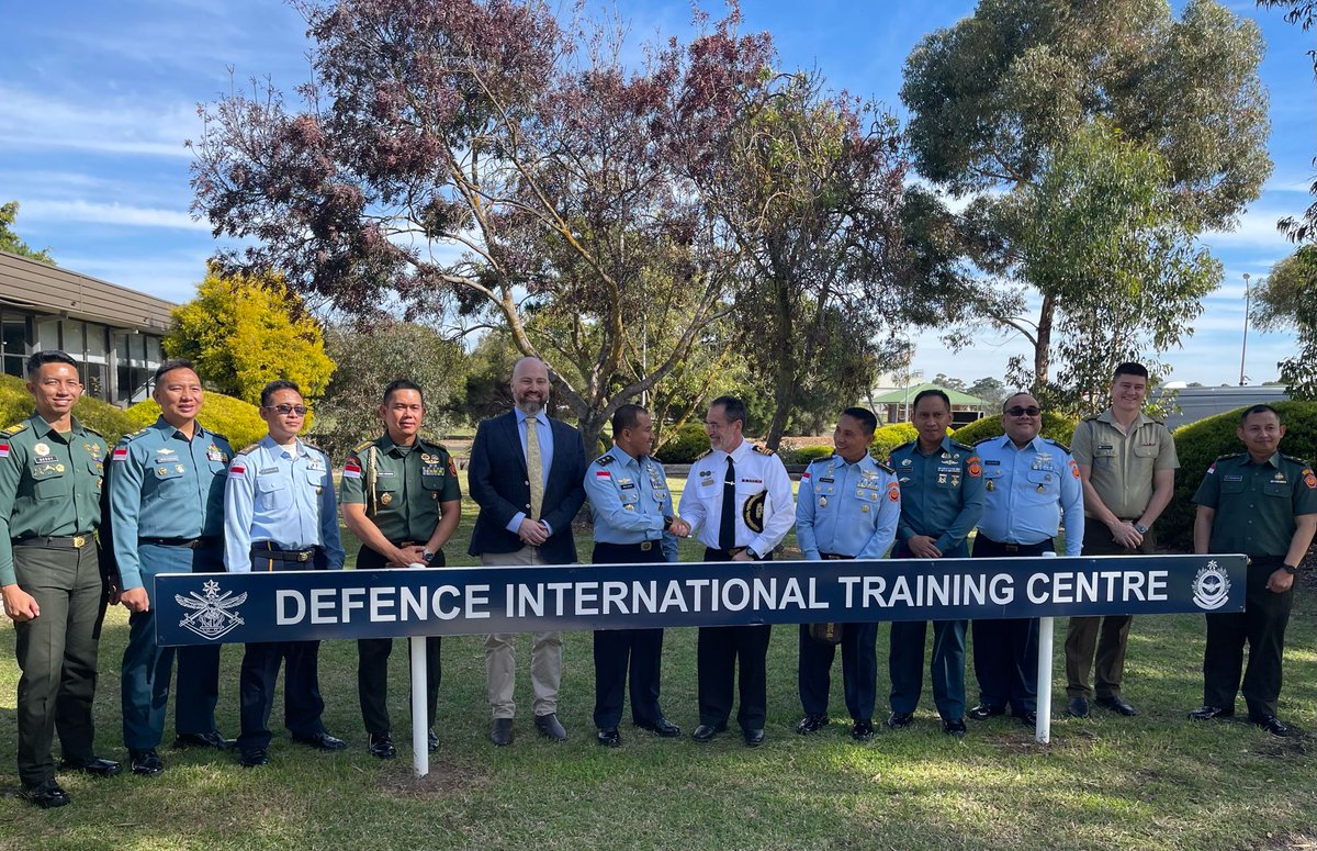 IKAHANid's tweet image. During Assistant for Personnel (Aspers)to Panglima TNI visit to🇦🇺for the JETSC,AVM TNI Syafii visited the Defence International Training Centre&amp;amp;the Defence Force School of Languages,Melbourne. DITC is known to our 🇮🇩colleagues as the first stop in their education experience in🇦🇺!