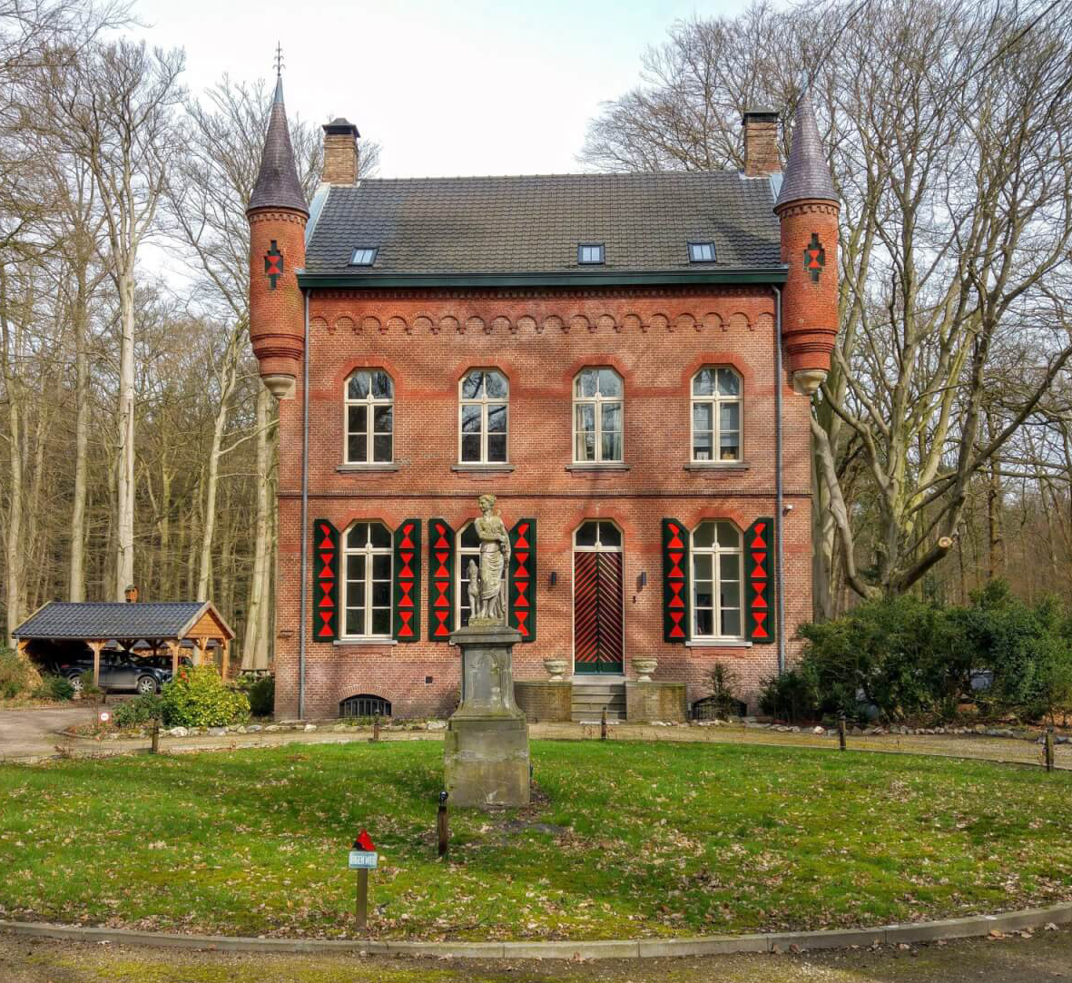 A hunting lodge near #Hilvarenbeek (Noord-Brabant). It was built in 1870 in neo-gothic style.